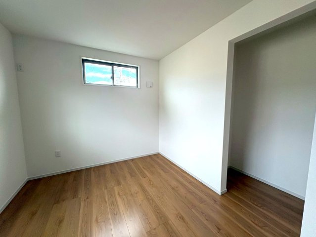 ◆京阪バス『上花山』停まで徒歩６分◆ウォークインクローゼット付き４ＬＤＫ◆角地◆山科区西野楳本町４期の洋室|洋室