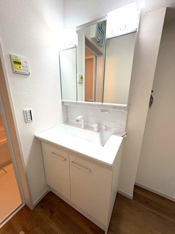 ◆京阪バス『上花山』停まで徒歩６分◆ウォークインクローゼット付き４ＬＤＫ◆角地◆山科区西野楳本町４期の独立洗面台|洗面化粧台