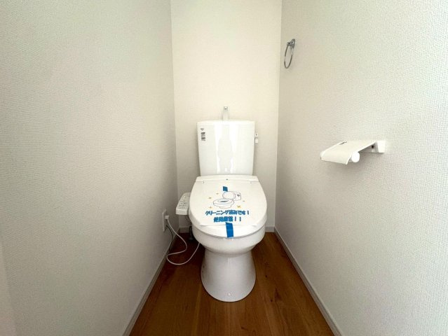 ◆京阪バス『上花山』停まで徒歩６分◆ウォークインクローゼット付き４ＬＤＫ◆角地◆山科区西野楳本町４期のトイレ|２Fトイレ
