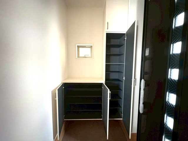 ◆京阪バス『上花山』停まで徒歩６分◆ウォークインクローゼット付き４ＬＤＫ◆角地◆山科区西野楳本町４期の収納|シューズボックス