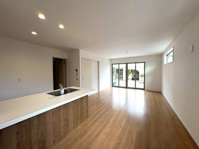 ◆京阪バス『上花山』停まで徒歩６分◆ウォークインクローゼット付き４ＬＤＫ◆角地◆山科区西野楳本町４期の居間・リビング|リビング