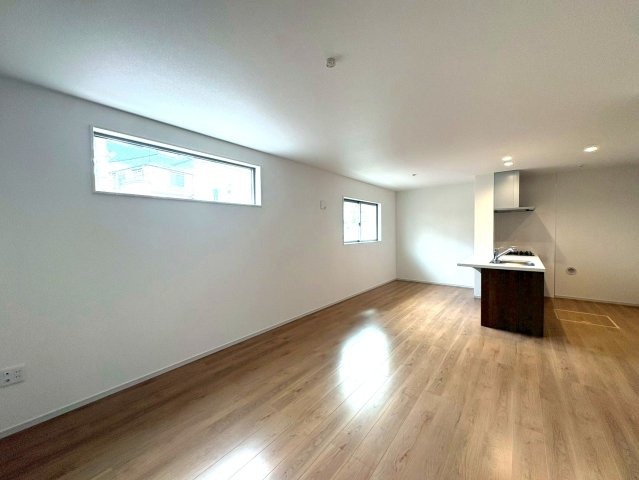 ◆京阪バス『上花山』停まで徒歩６分◆ウォークインクローゼット付き４ＬＤＫ◆角地◆山科区西野楳本町４期の居間・リビング|リビング