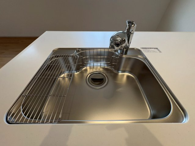 ◆京阪バス『上花山』停まで徒歩６分◆ウォークインクローゼット付き４ＬＤＫ◆角地◆山科区西野楳本町４期のキッチン|シンク