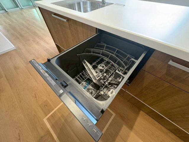 ◆京阪バス『上花山』停まで徒歩６分◆ウォークインクローゼット付き４ＬＤＫ◆角地◆山科区西野楳本町４期のキッチン|食器洗浄機