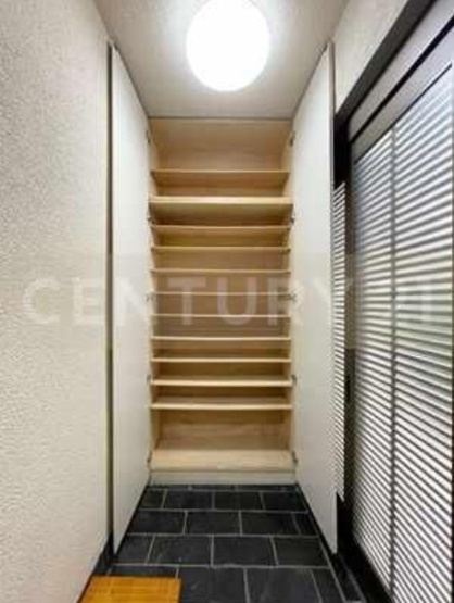 【玄関】 | 南池袋4丁目T邸 | 大容量のシューズボックス完備☆