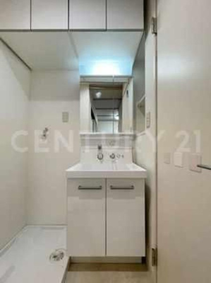 【洗面所】 | 南池袋4丁目T邸 | 毎日の身支度にも大活躍の独立洗面台