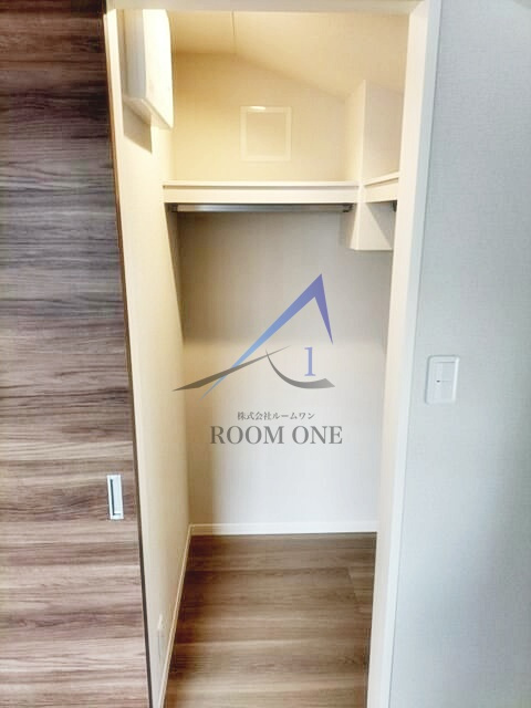 プリュヌ・ブランの収納|ウォークインクローゼットです。