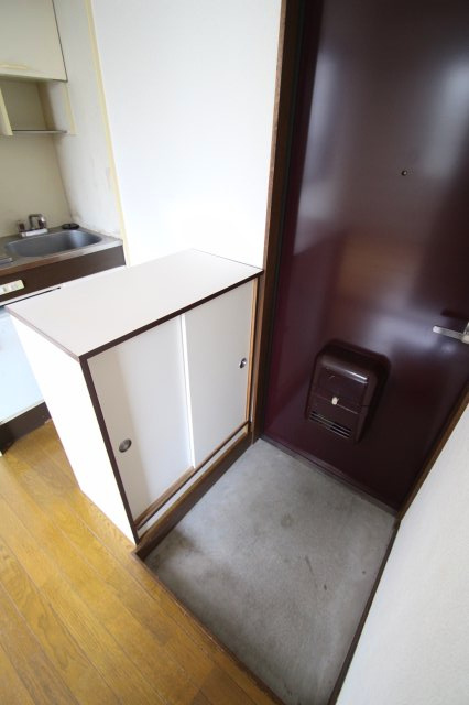 クリスタルハウス二子の玄関