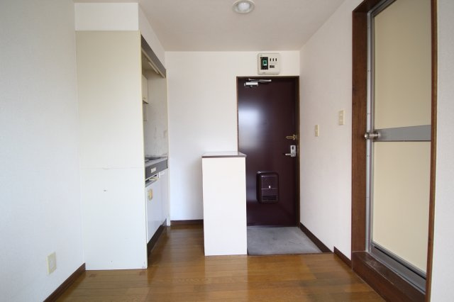 クリスタルハウス二子の玄関