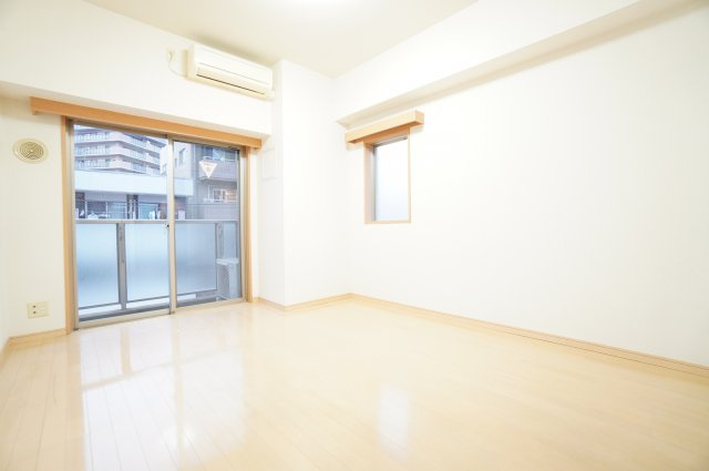 【居間・リビング】 | 登戸N・Tステージ | ※同物件・同タイプの写真です。