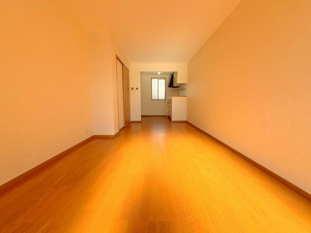 アザミテラスB棟の居間・リビング|ゆったり過ごせる居間です