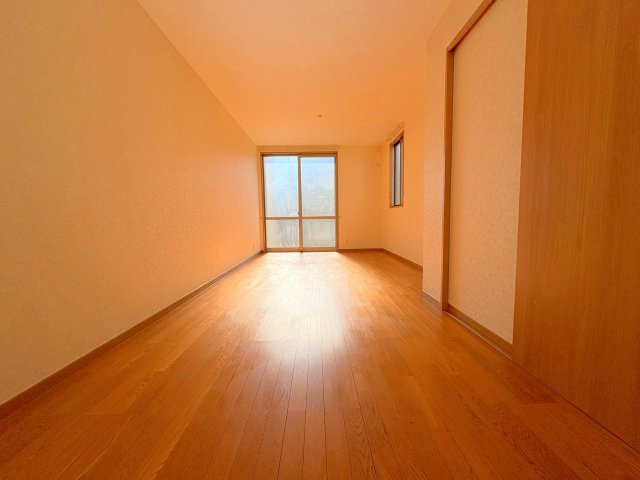 アザミテラスB棟の居間・リビング|ゆったり過ごせるリビングです