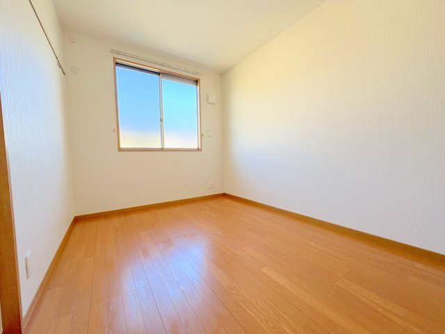 アザミテラスB棟の居間・リビング|ゆったりとしたリビングです