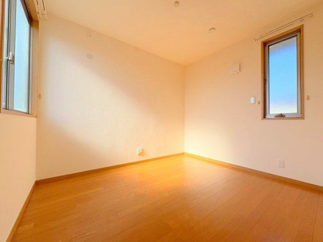 アザミテラスB棟の居間・リビング|ゆったりとしたリビングです