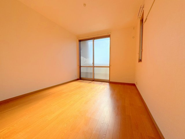 アザミテラスB棟の居間・リビング|使いやすい居間です