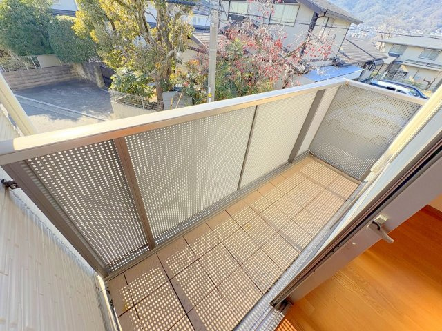 アザミテラスB棟のバルコニー|陽当たり良好なバルコニーです