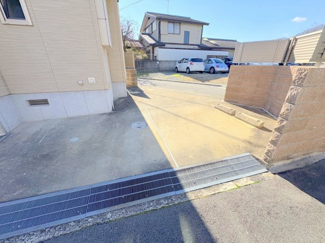 アザミテラスB棟の駐車場|駐車場です