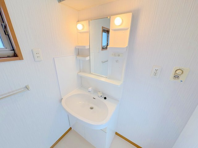 アザミテラスB棟の洗面所|使いやすい洗面所です