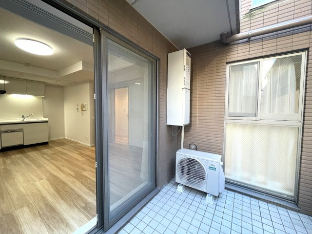 高円寺でワンにゃんライフ♪【リノベマンション／デュオ・スカーラ高円寺】のバルコニー|バルコニーからの眺めを楽しみながら食事をしませんか