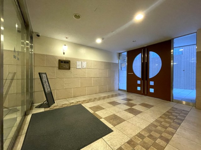 高円寺でワンにゃんライフ♪【リノベマンション／デュオ・スカーラ高円寺】のエントランス|ゆとりのあるエントランスです