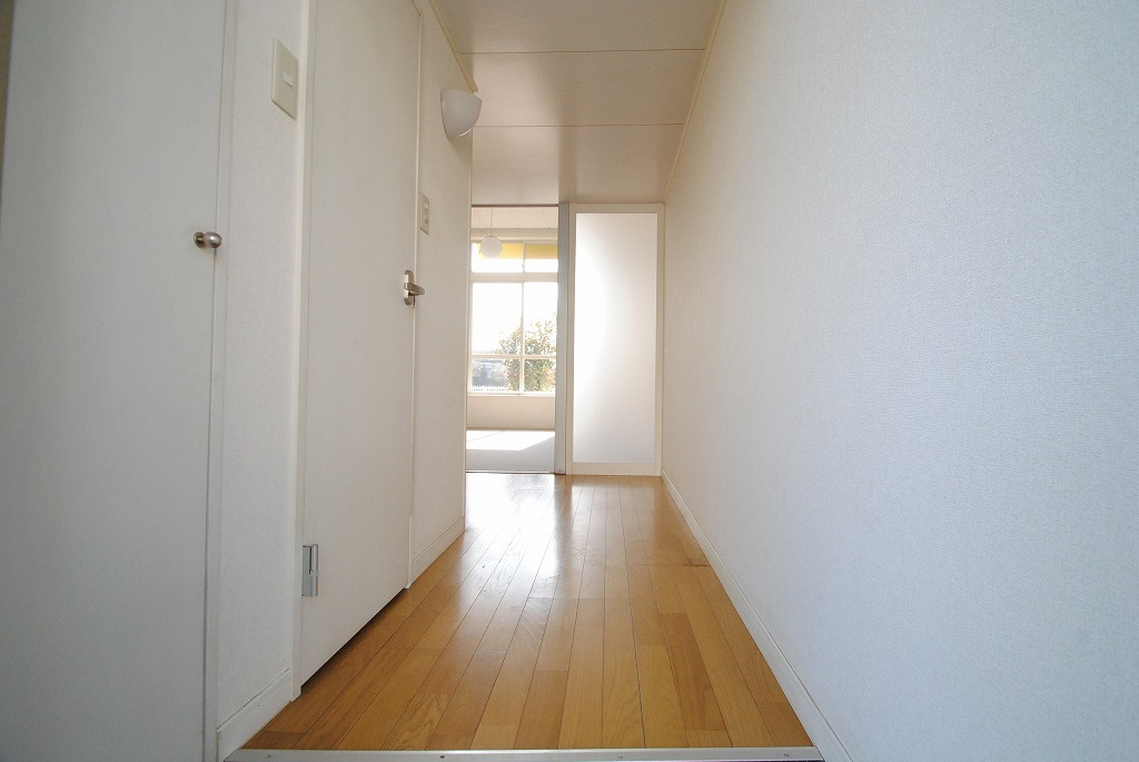 ウッドワン1番館【キャッシュバック対象】の内装|明るい室内です