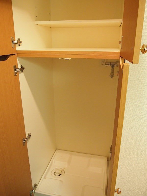 ルーブル早稲田の設備|室内洗濯機置場☆上には収納もあります（同一仕様写真）