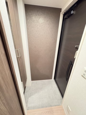 D-ROOM本町1丁目の玄関