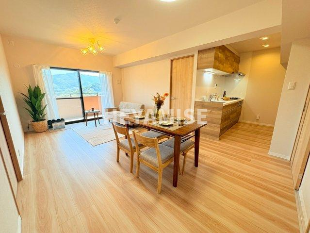 アプローズ長崎南ベイサイドヒルズ弐番館の居間・リビング|※類似物件参照※