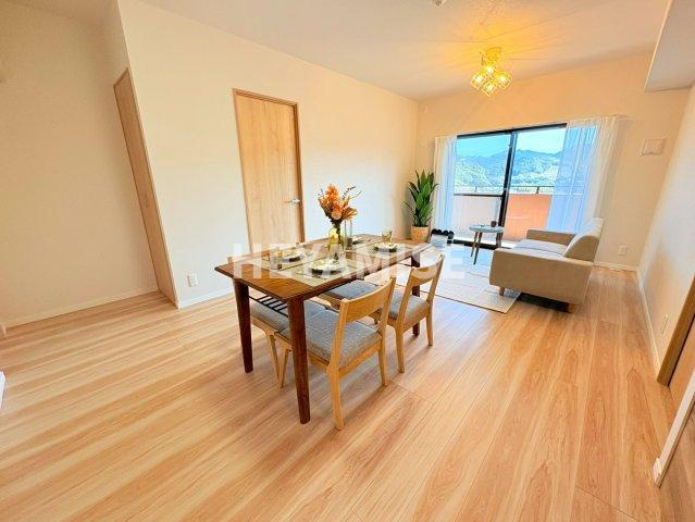 アプローズ長崎南ベイサイドヒルズ弐番館の居間・リビング|※類似物件参照※