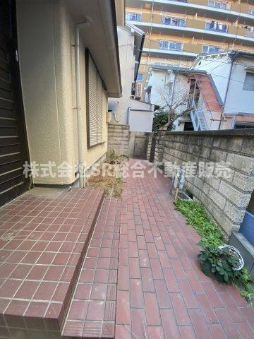 足代2丁目中古戸建のその他共用部分|自転車・バイクを置けるスペースはあります！