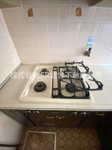 足代2丁目中古戸建のキッチン|あまり見ない４口コンロです！