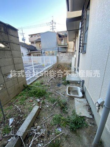 足代2丁目中古戸建の庭|東側にコインパーキングがございますので来客時に便利です。