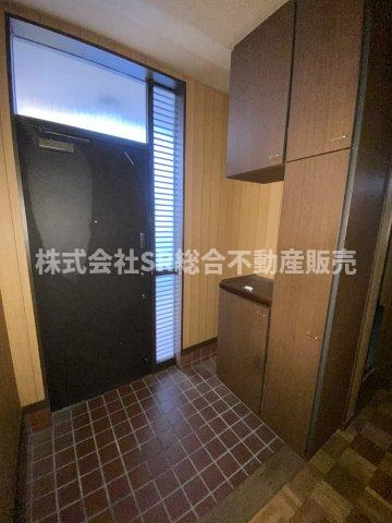 足代2丁目中古戸建の玄関|玄関にはシューズボックスもあり広く使えます！