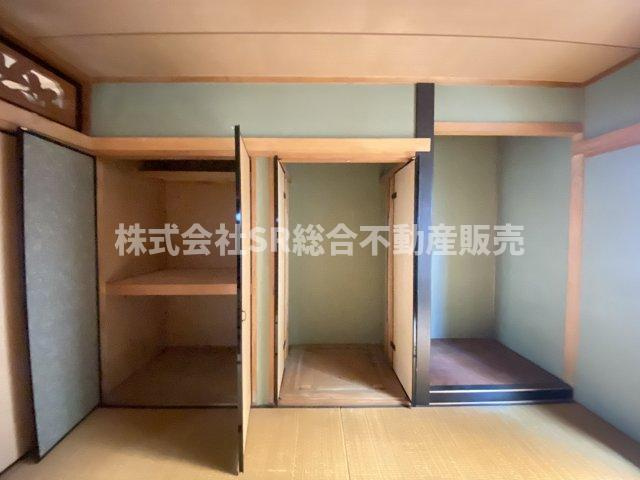 足代2丁目中古戸建の収納|1F和室の収納。和室らしい床の間もございます♪