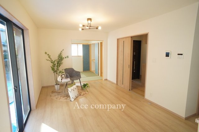 【居間・リビング】 | 八尾市堤町2丁目　【1号棟/全2区画】 | 【LDK：約16帖】