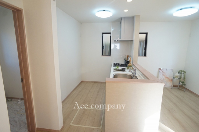 【キッチン】 | 八尾市堤町2丁目　【1号棟/全2区画】 | キッチンスペースに床下収納付きです♪