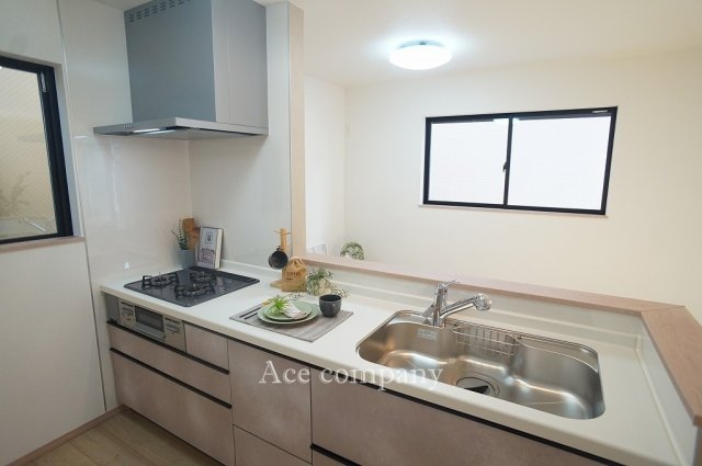 【キッチン】 | 八尾市堤町2丁目　【1号棟/全2区画】 | 【オールインワン浄水栓付きのシステムキッチン☆3口ガスコンロ☆】