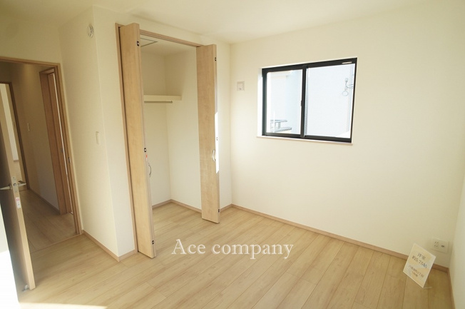 【子供部屋】 | 八尾市堤町2丁目　【1号棟/全2区画】 | 【2階：洋室5.75帖】クローゼット完備です♪