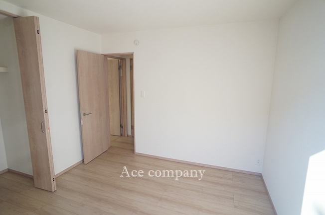 【子供部屋】 | 八尾市堤町2丁目　【1号棟/全2区画】 | 【2階：洋室5.25帖】クローゼット完備です♪