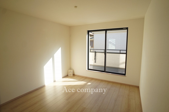 【寝室】 | 八尾市堤町2丁目　【1号棟/全2区画】 | 【2階：洋室7.25帖】バルコニーに面したお部屋です☆