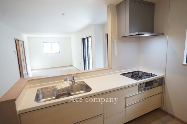 【キッチン】 | 東大阪市大蓮東2丁目　【1号棟/全3棟】 | オールインワン浄水栓付きのシステムキッチンです☆3口ガスコンロ☆