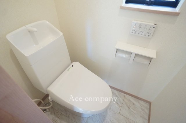 【トイレ】 | 東大阪市大蓮東2丁目　【1号棟/全3棟】 | トイレは1階と2階の各階に完備♪ともに同仕様のシャワートイレです☆