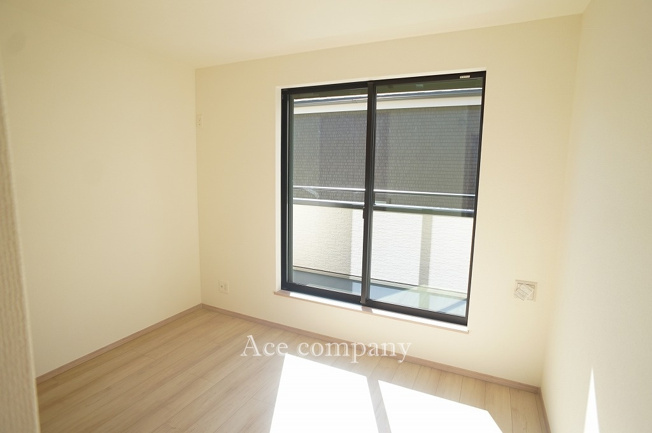 【子供部屋】 | 東大阪市大蓮東2丁目　【1号棟/全3棟】 | 【2階：洋室5.18帖】バルコニーに面したお部屋です☆