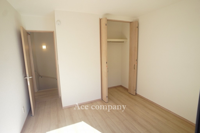 【子供部屋】 | 東大阪市大蓮東2丁目　【1号棟/全3棟】 | 【2階：洋室5.18帖】クローゼット完備です♪