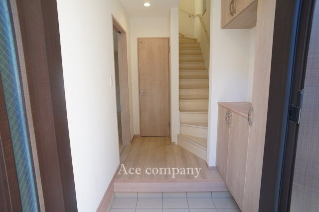 【玄関】 | 東大阪市大蓮東2丁目　【1号棟/全3棟】 | シューズボックス付きです♪