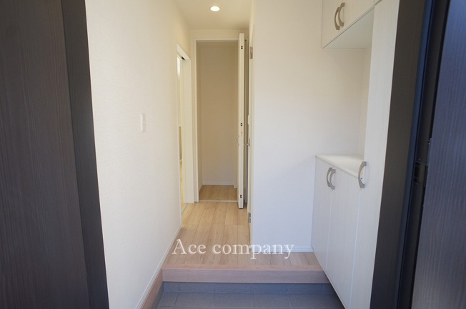 【玄関】 | 東大阪市大蓮東2丁目　【2号棟/全3棟】 | シューズボックス付きです♪