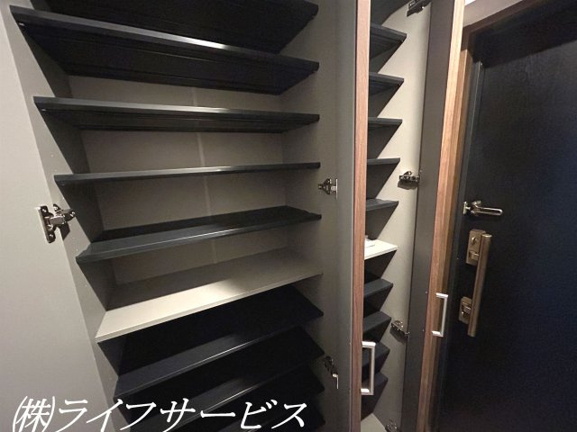 【玄関】 | アービング塚本 | 玄関／天井高のシューズボックス有