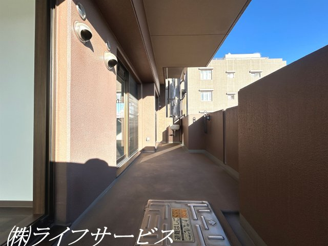 【バルコニー】 | アービング塚本 | 南向きのバルコニー／陽当たり良好！スロップシンクあり！