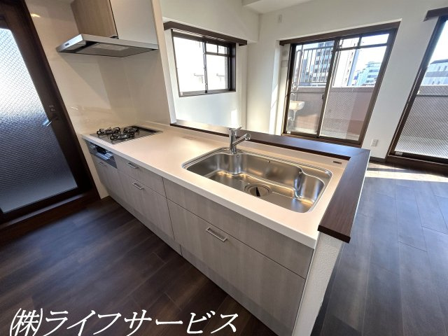 【キッチン】 | アービング塚本 | システムキッチン新調／勝手口有！オープンタイプの開放的なキッチン！