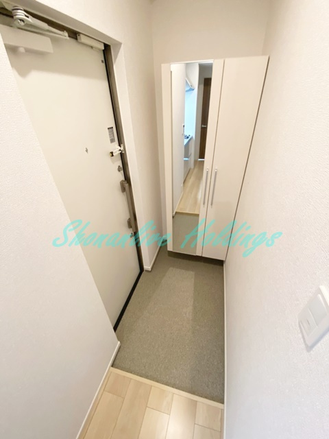 サンリットウエストJの玄関|シューズボックス付き